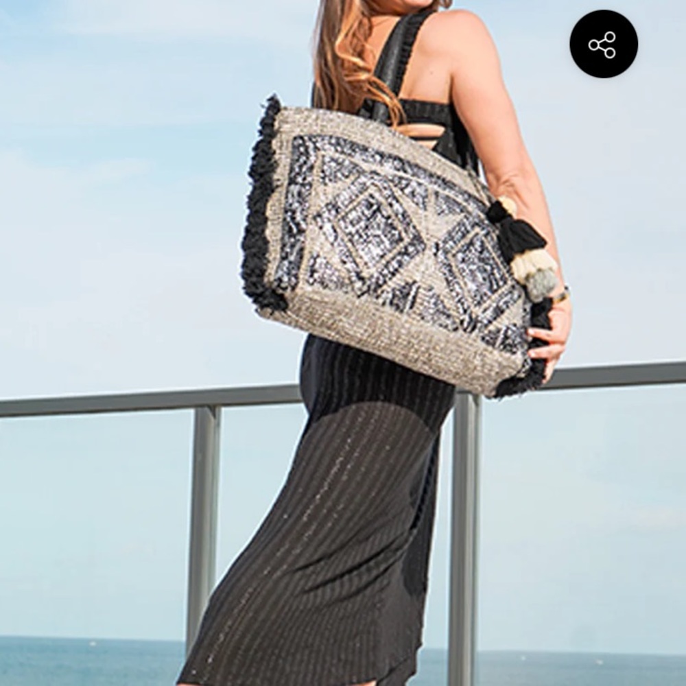 Oversized Woven Tote - Picture 13 of 14